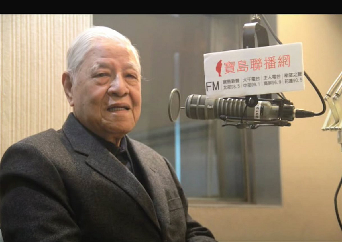 資深媒體人鄭弘儀晚間也在臉書發文，稱李登輝為「永遠的民主先生」，並附上李前總統2015年接受訪問時的錄音。 圖：翻攝自鄭弘儀臉書