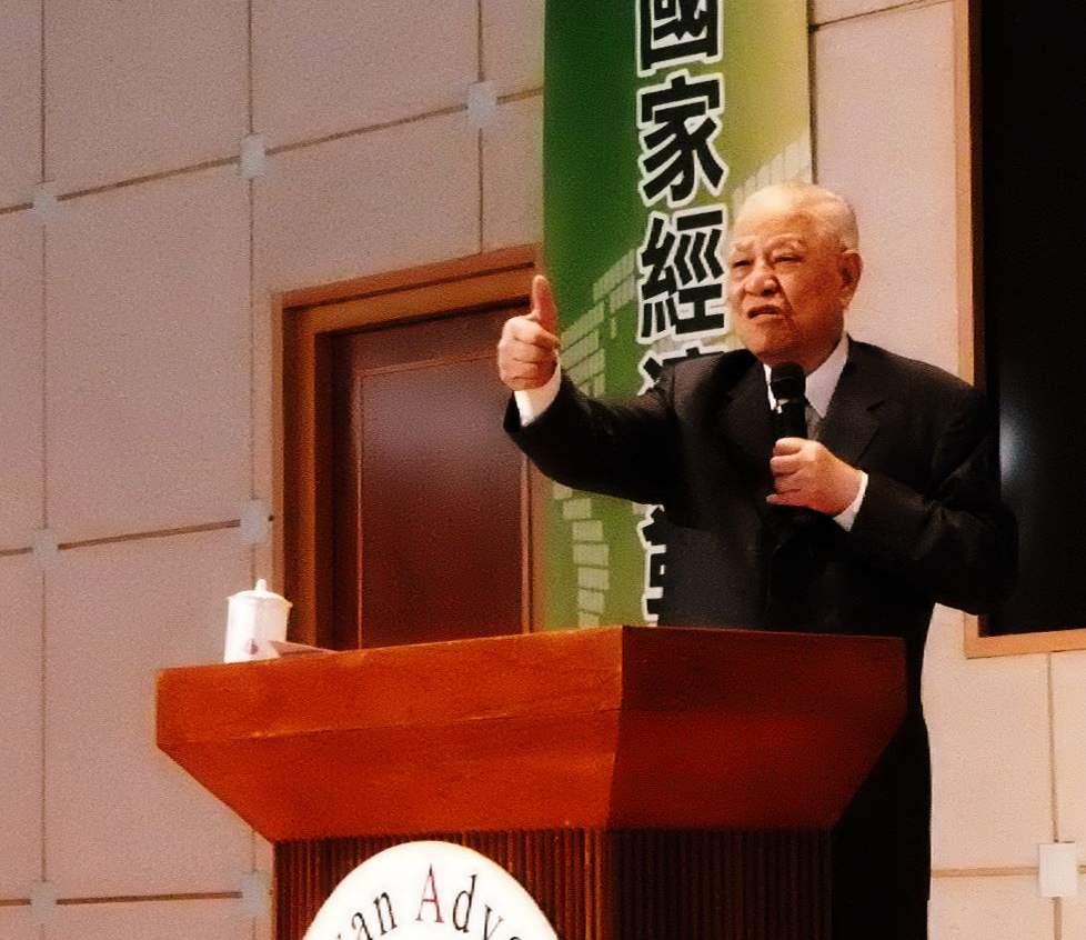 嘉義縣長翁章梁表示，李登輝的民主改革讓他熱血沸騰。 圖：翻攝自李登輝臉書（資料照）