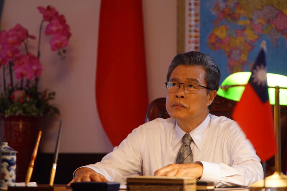 楊烈在《國際橋牌社》中的角色原型為李登輝總統 圖：翻攝自國際橋牌社臉書專頁