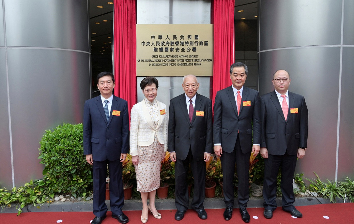 林鄭月娥與梁振英日前合影 圖:AP images