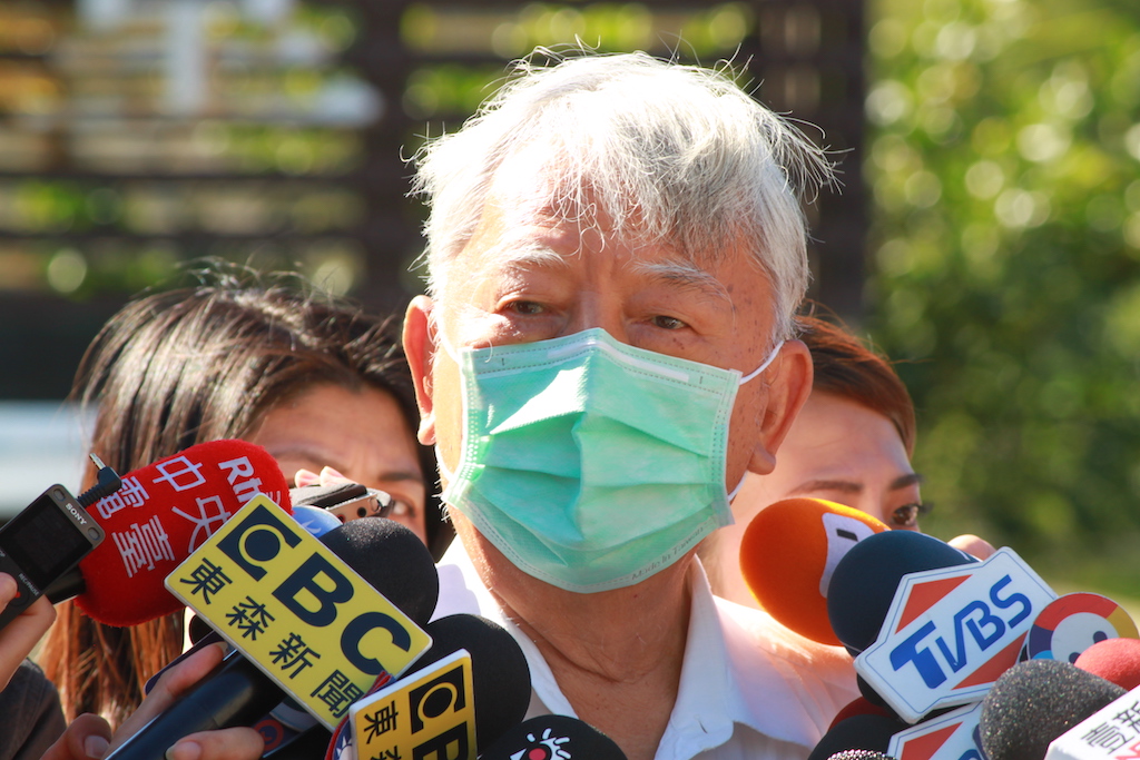 前台北市長黃大洲下午赴懷恩堂。 圖：羅國嘉／攝