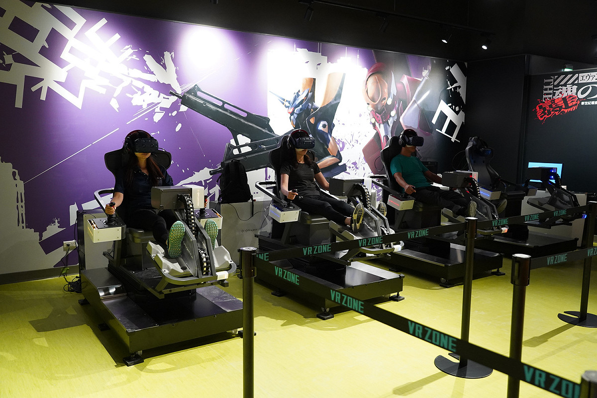 宏匯廣場VR_ZONE_New_Taipei是擁有新世紀福音戰士、馬利歐賽車等全球高人氣黃金級 IP的虛擬實境遊樂園。  圖：新北市經發局提供