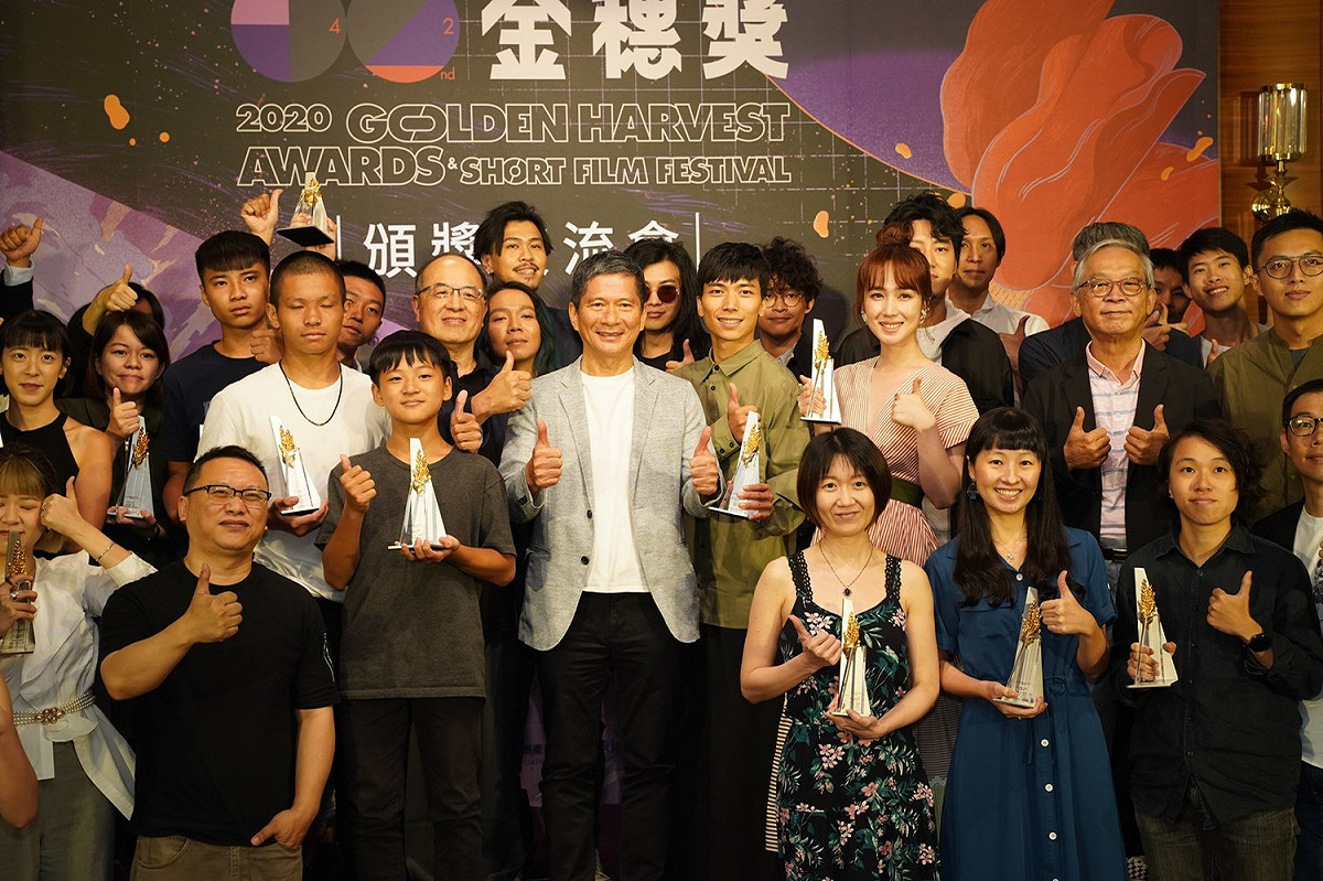 文化部長李永得(中)及金穗獎參與者合照。 圖：影視聽中心/提供