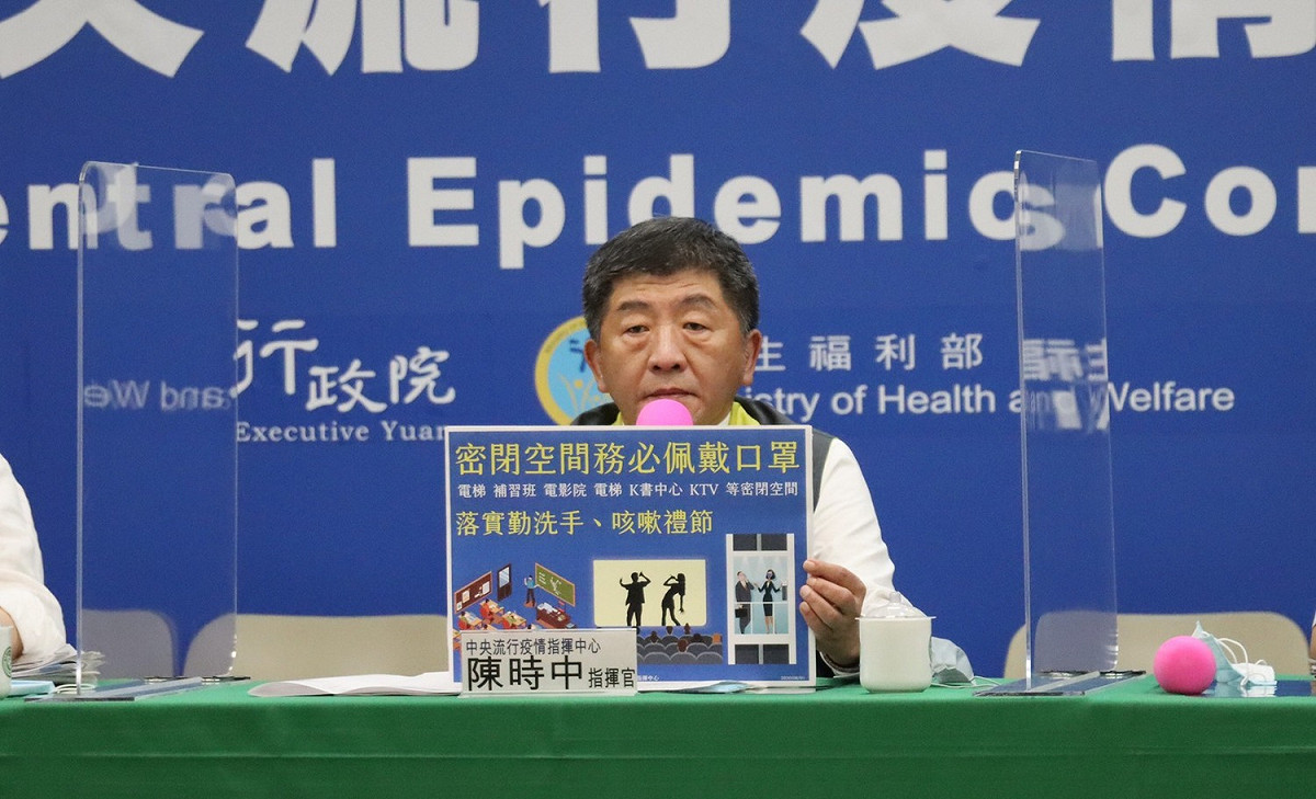 指揮官陳時中呼籲國人要落實防疫新生活，去密閉式空間及5大人多場所，一定要戴口罩。 圖：中央流行疫情指揮中心/提供
