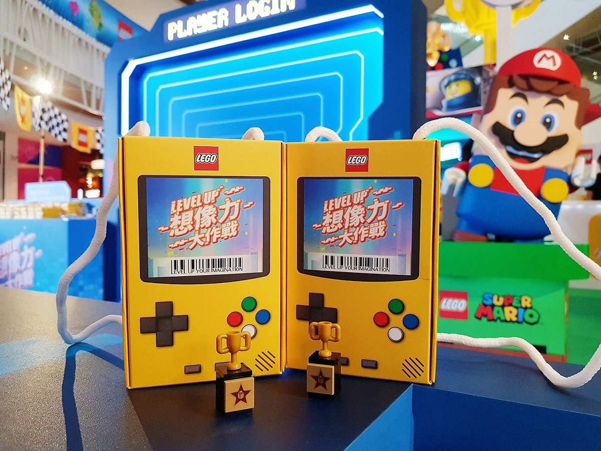 凡參與「Level up!樂高想像力大作戰」活動即可獲得樂高遊戲機造型盒。 圖：翻攝自夢時代購物中心臉書