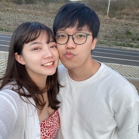 胡椒和女友龍龍。 圖：翻攝自胡椒Instagarm