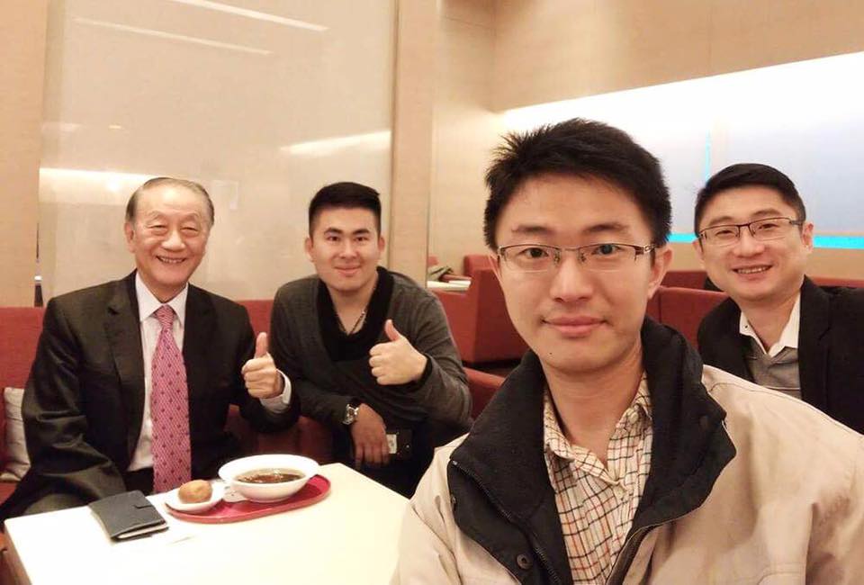 郁慕明與新黨晚輩合照 圖:擷取自臉書