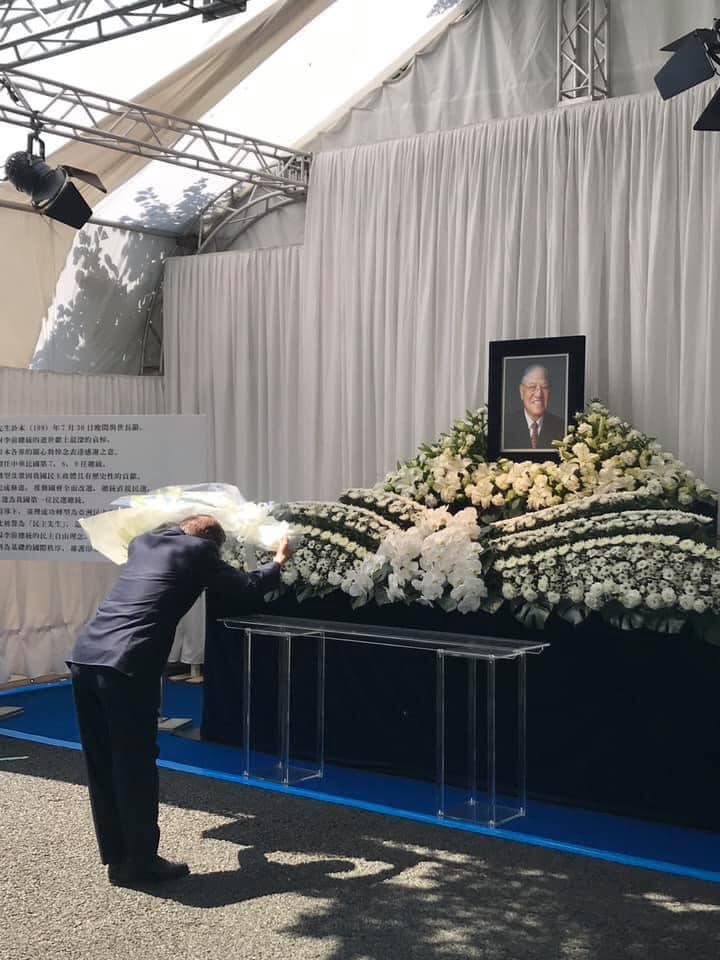 駐日代表處設置前總統李登輝追思處所。 圖：取自謝長廷臉書