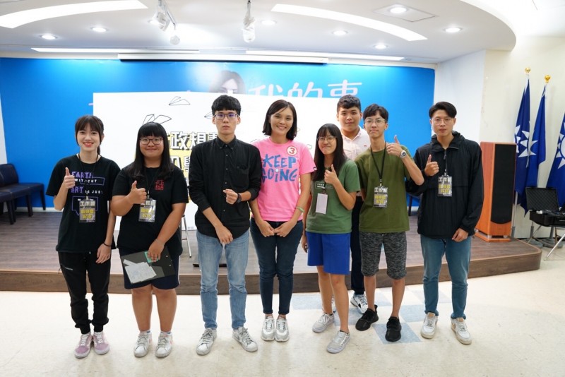 李眉蓁參加高雄學生民主聯盟主辦的座談會，再度被問到論文是否抄襲或代寫。 圖：李眉蓁競總提供