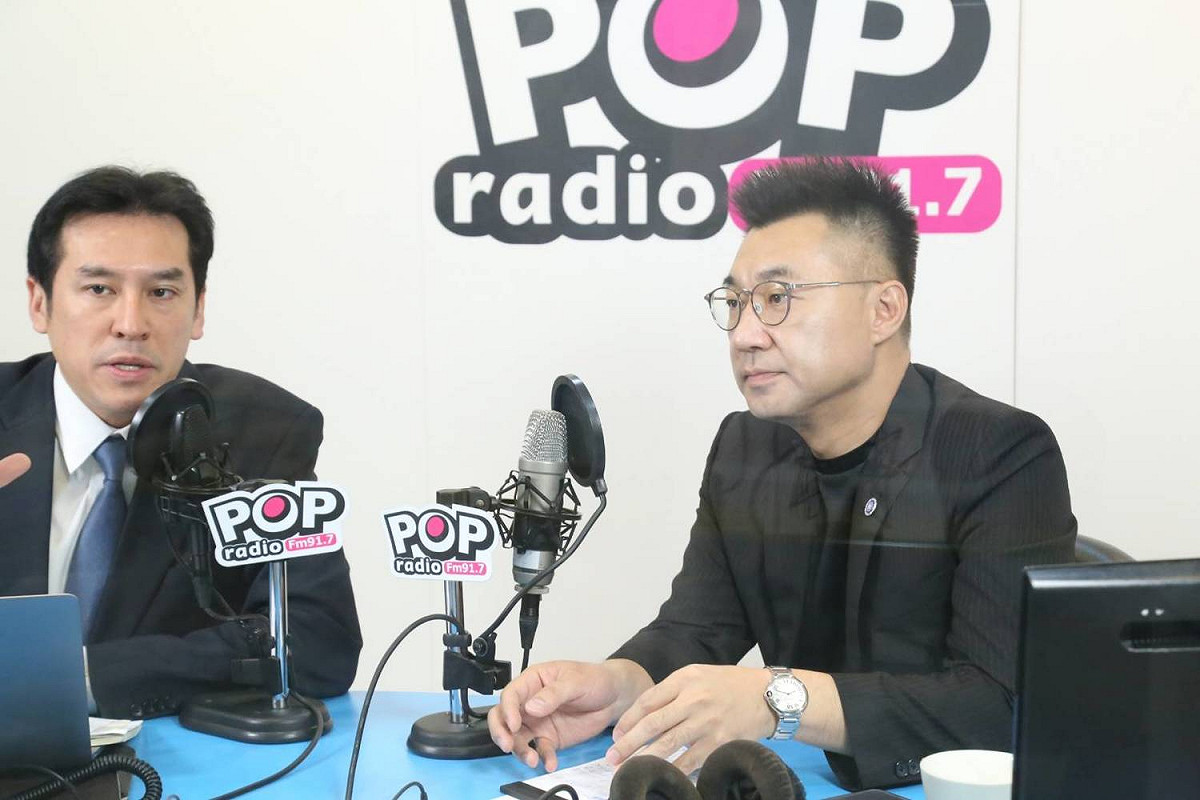 國民黨主席江啟臣接受電台專訪。 圖：《POP撞新聞》/提供