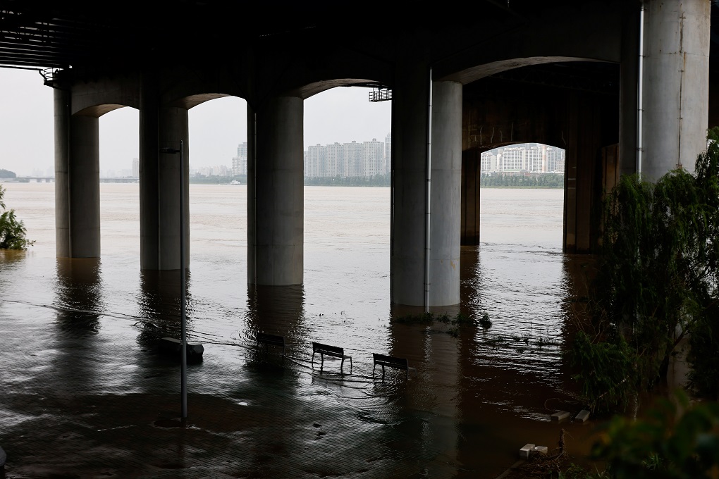 南韓大雨造成多處出現洪災。 圖：達志影像/路透社