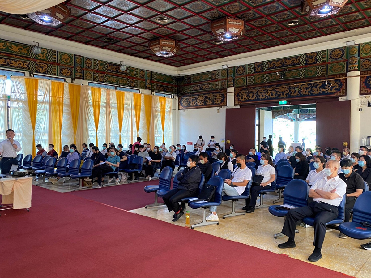 新北殯葬管理處首度於現代國民喪禮研習中，引入同性伴侶治喪議題，多位業者分享案例。  圖：新北市民政局提供