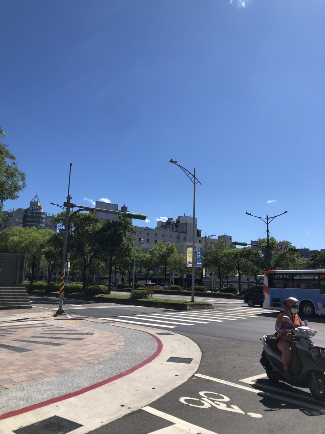 今日天氣較為穩定，各地屬於晴朗高溫炎熱的天氣型態。 圖：楊瑾錚/攝