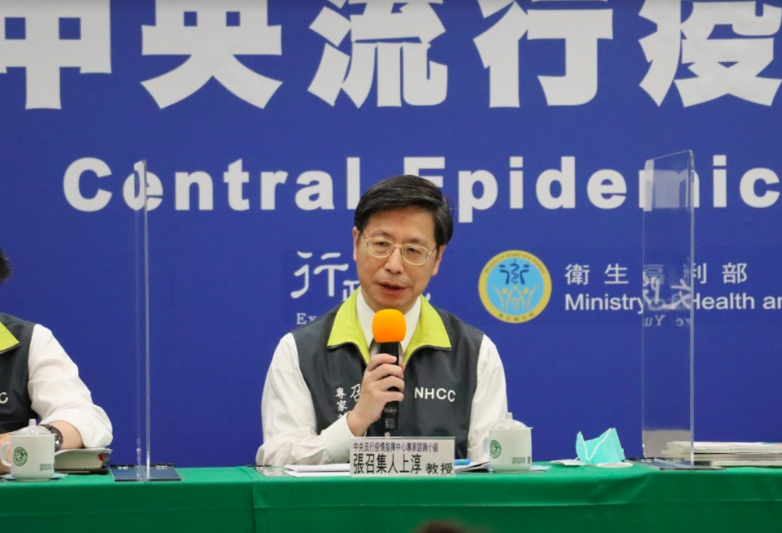 專家諮詢小組召集人張上淳今天（5）表示，地塞米松和瑞德西韋兩種藥品的確相似，但不可作為完全的替代藥物。 圖：中央疫情指揮中心／提供