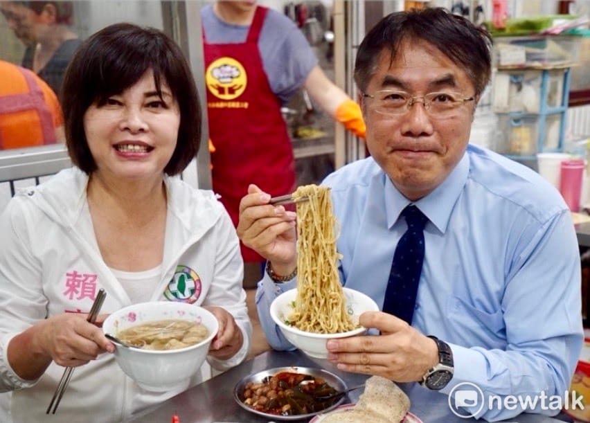 「包仔師胚芽意麵」在台南新營創立超過60年，陪伴許多在地人長大，招牌的胚芽意麵，只有新營才吃得到，是民進黨立委賴惠員最愛吃的早餐，連台南市長黃偉哲也掛保證。 圖：黃博郎／攝