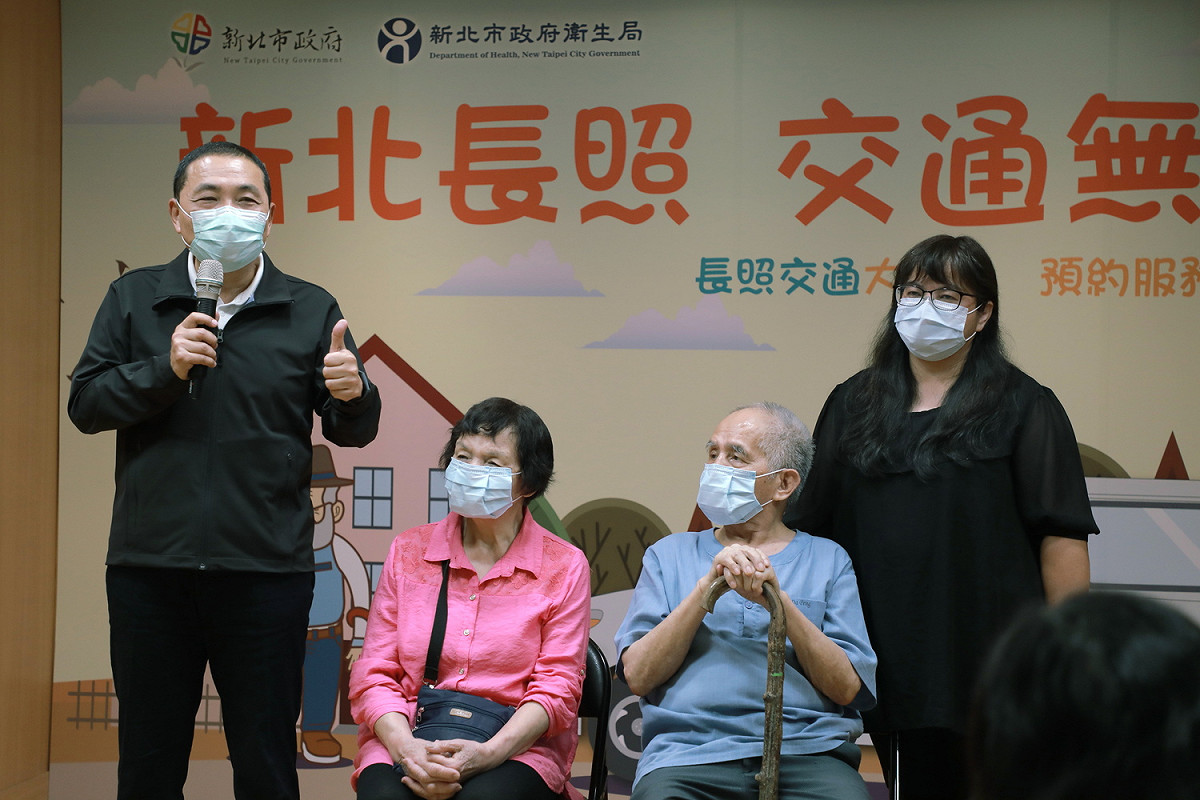 侯友宜感謝學界的協助及業者的支持，為新北長輩提供更好的服務。 圖：新北市衛生局提供