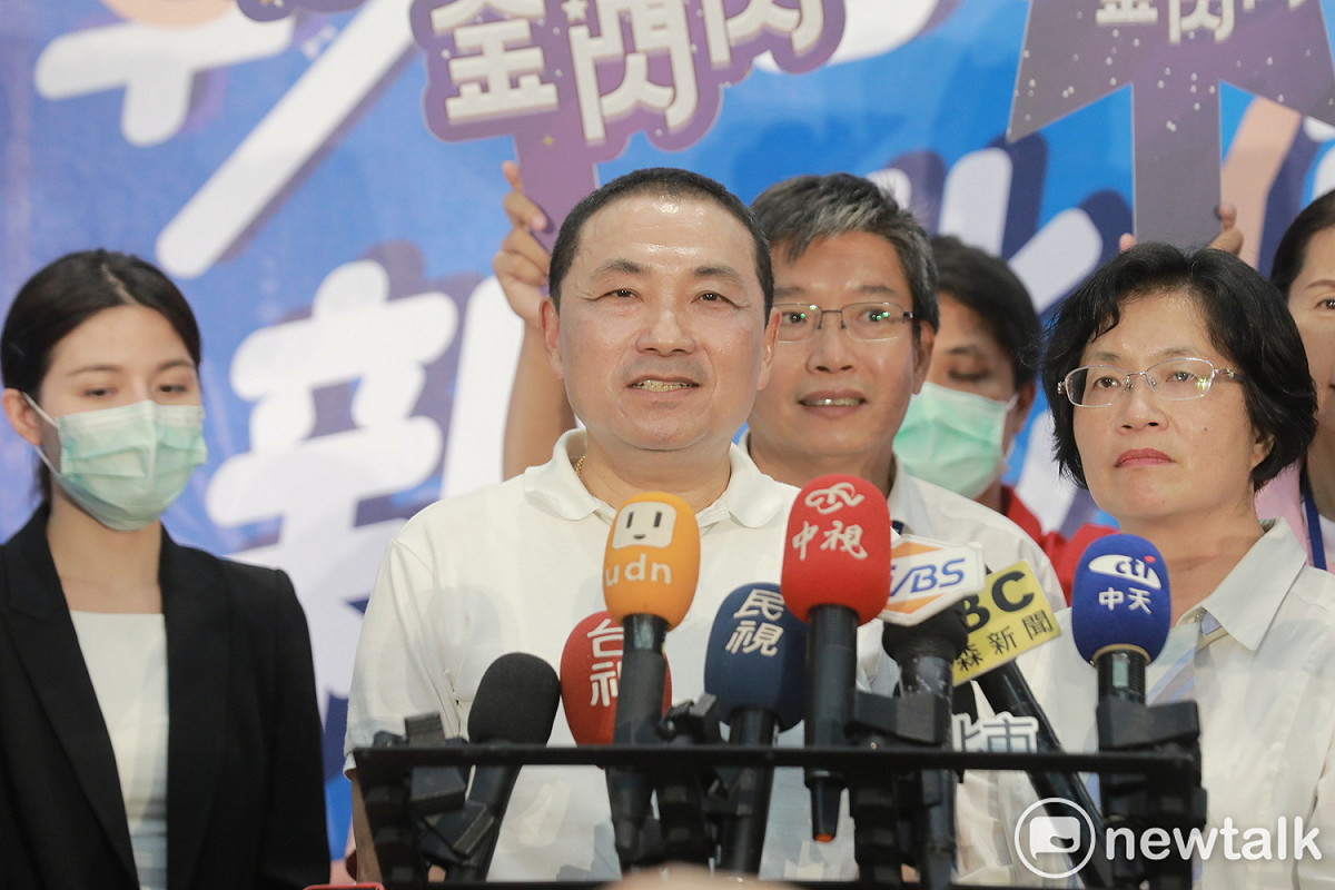 侯友宜認為目前對於入境者只做居家檢疫及自主健康是不夠的，希望再加上全面普篩，雙管齊下。 圖：林昀真/攝