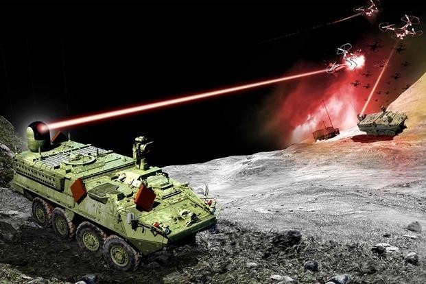 史崔克裝甲車使用雷射武器攻擊無人機的假想圖。 圖：翻攝諾斯洛普格魯曼公司官網