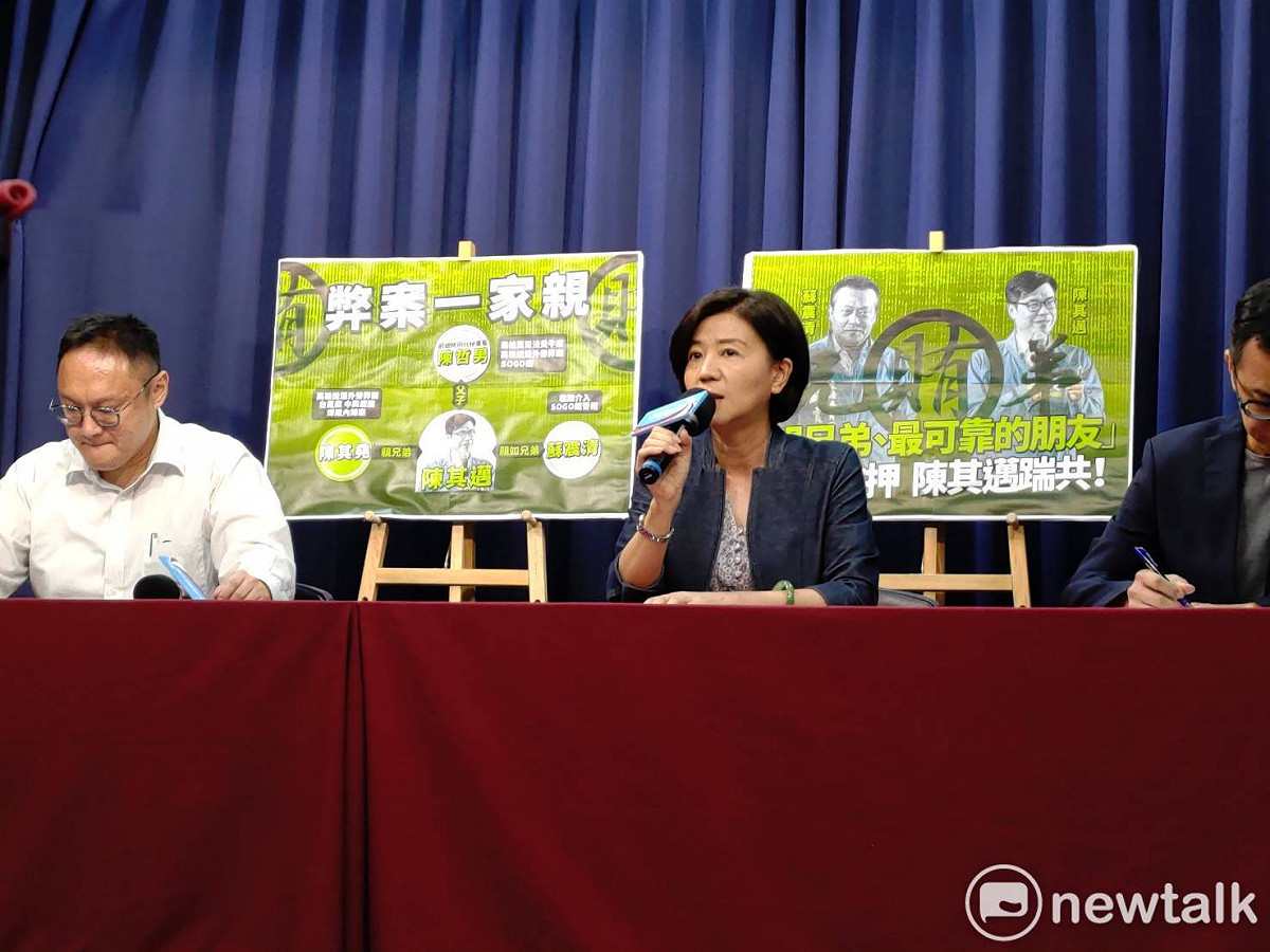 國民黨中央召開記者會，質疑陳其邁自稱與蘇震清親如親兄弟，卻在蘇震清設攤後就撇清關係。 圖：黃建豪/攝