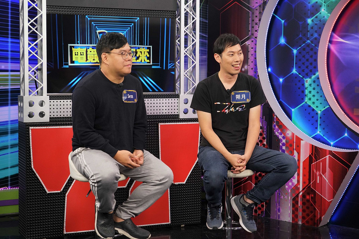 前電競選手Sen（左）、朔月上《電競讚起來》分享奶爸大小事。 圖：狼谷育樂台提供