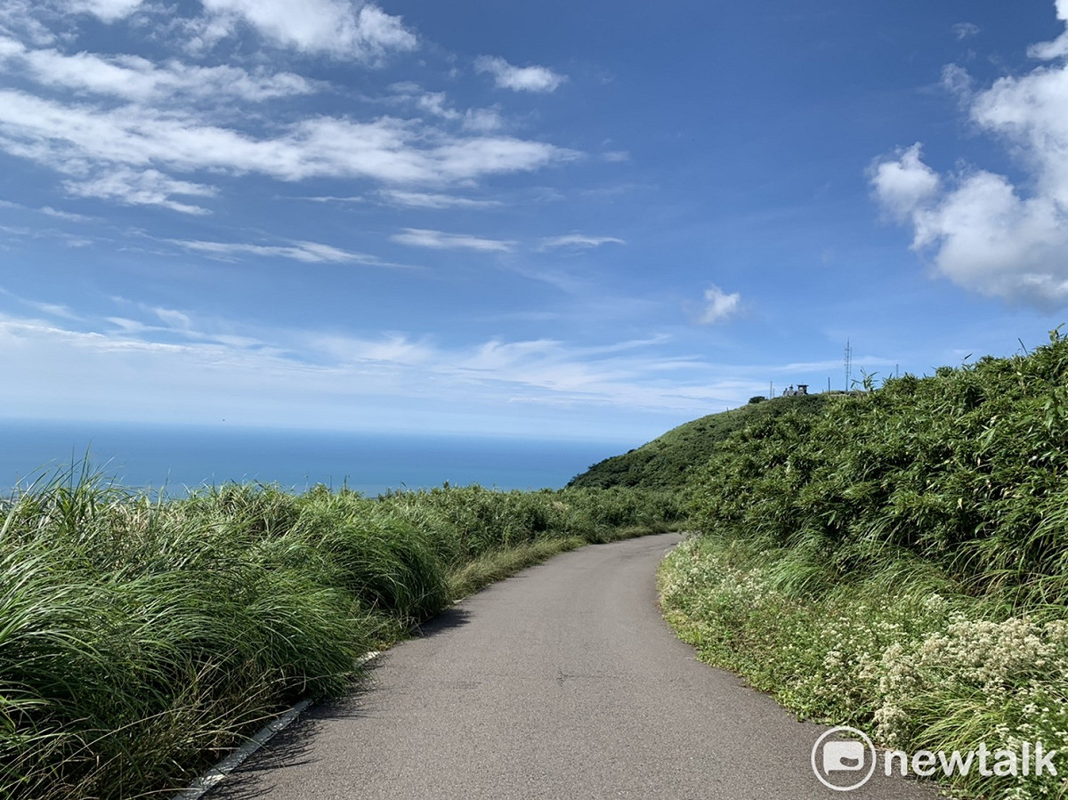中央氣象局今（8）日發出高溫特報，大台北地區及嘉義、台南、金門馬祖，中午前後，溫度恐破36度，民眾外出時記得注意防曬、補充水分。 圖：楊紫希/攝影