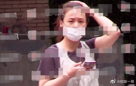 馬思純7日被中國媒體拍到她現身在醫院的身心科看診，整個人種了一大圈。 圖：翻攝微博