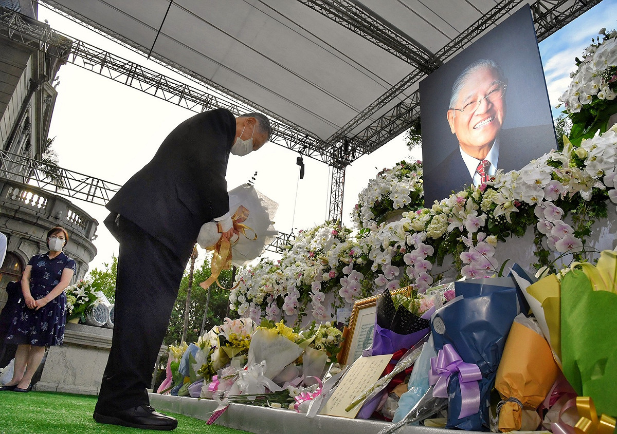 前日本首相森喜朗日前親赴台北賓館弔唁前總統李登輝。 圖：中央社／提供（資料照）