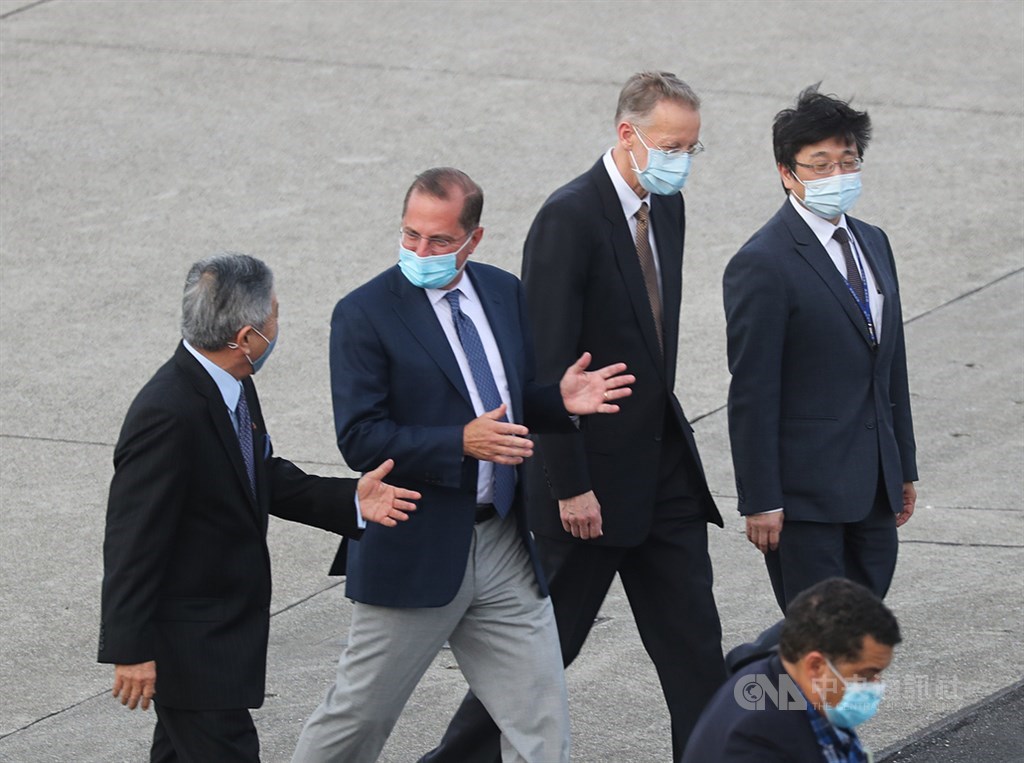 美衛生部長率團抵台 機場完成武漢肺炎病毒檢測