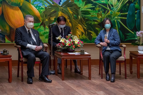 森喜朗率團來台弔唁李登輝，蔡英文在總統府會見森喜朗。 圖：翻攝蔡英文推特