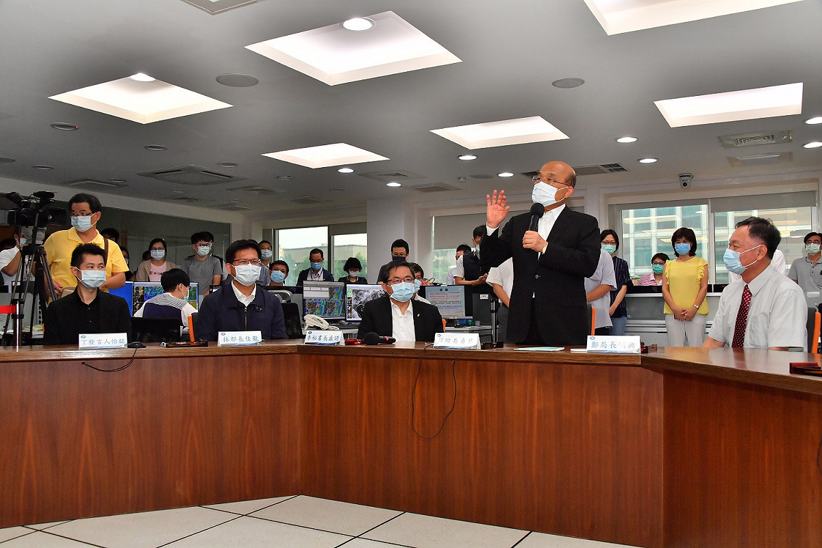 行政院長蘇貞昌今（10）日視察中央氣象局。 圖：行政院提供