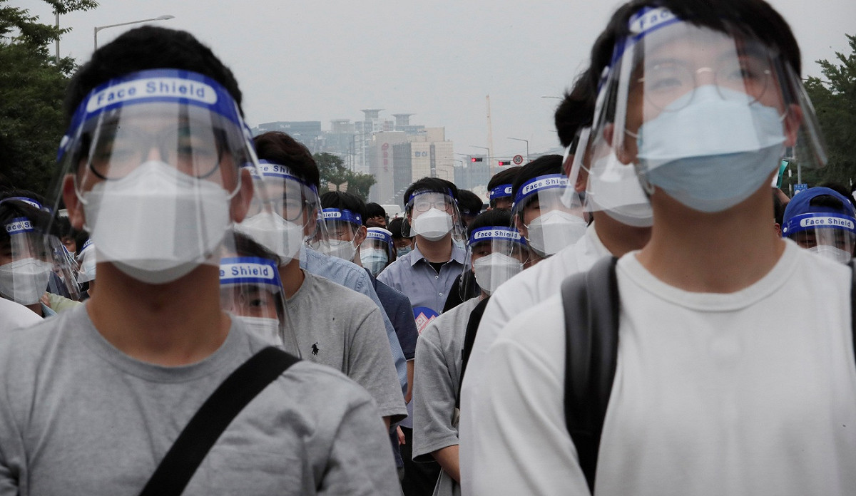 南韓醫學生與住院醫生日前上街頭抗議國家防疫政策  圖：達志影像/美聯社
