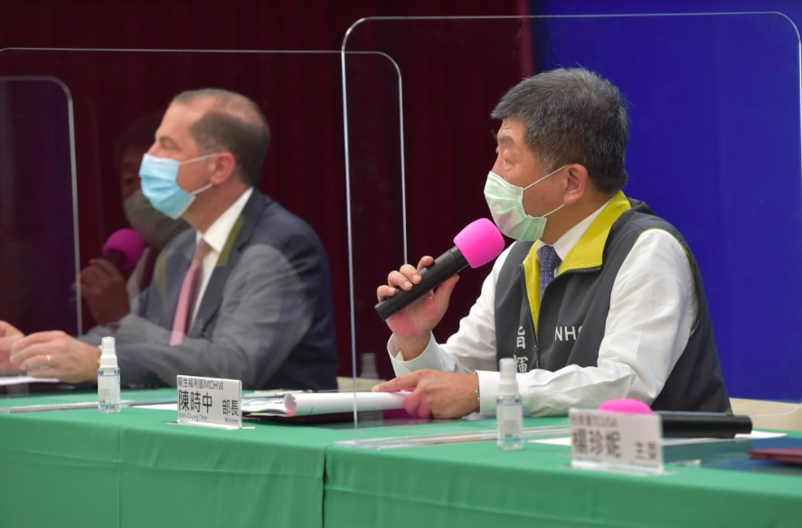 美台今（10）日簽署衛生合作備忘錄，陳時中部長表示去年就提出的構想，如今正式簽署，希望藉此「展開台美關係新的一頁」。 圖：衛生福利部/提供