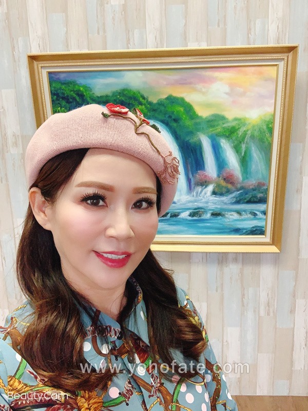 知名命理師雨揚老師，是業界有名的心靈導師，她目前任職雨揚科技董事長。 圖：雨揚科技/提供