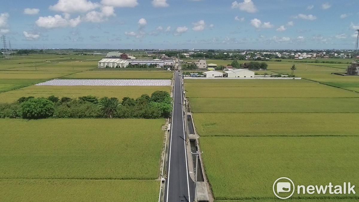 台南市長黃偉哲指示地政局力推農地重劃區農水路修繕工程，並在今年6月已完成了後壁區白沙屯第10期早期農地重劃區農水路改善工程。 圖：台南市政府/提供