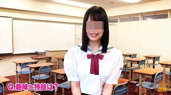 A女過去參加選美時受訪影片遭網友挖出，她牙齒暴出和淩亂的模樣，和IG上的美照有極大落差。 圖：翻攝YouTube
