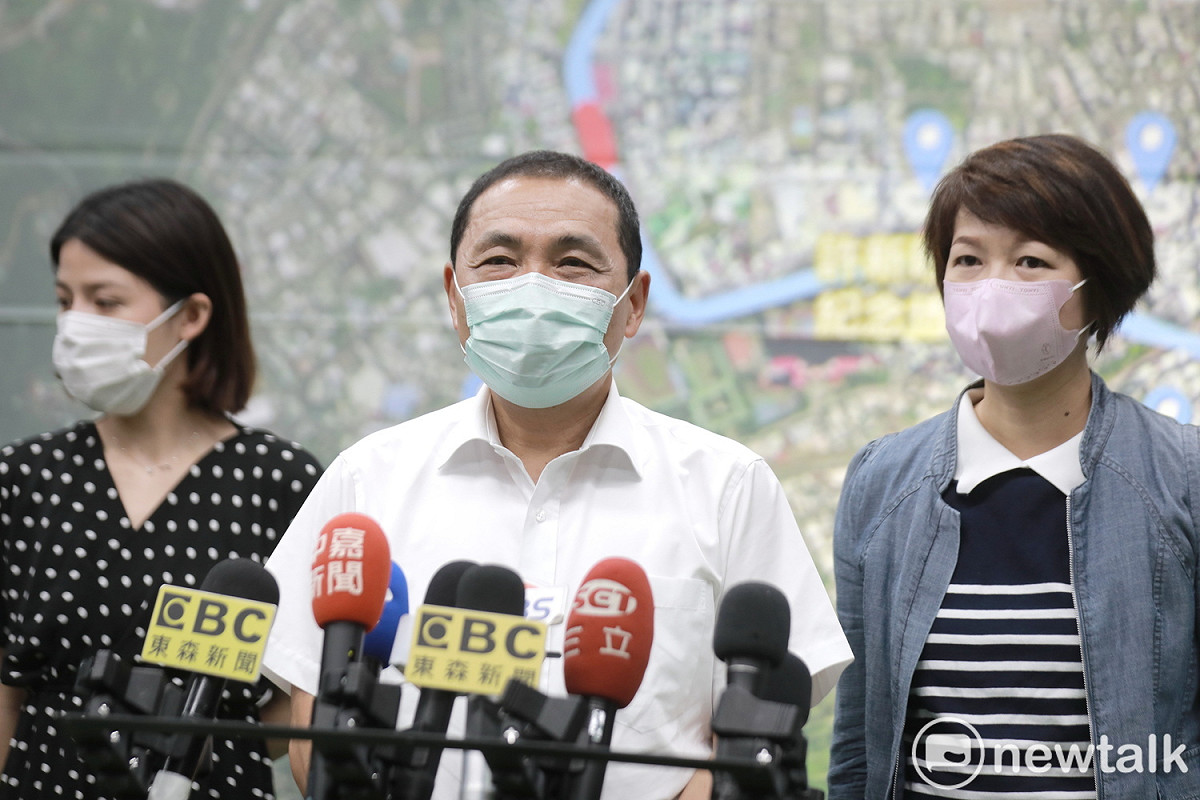 侯友宜認為捍衛民主、自由、人權是普世價值，這個信心我們毫不動搖。 圖：林昀真／攝