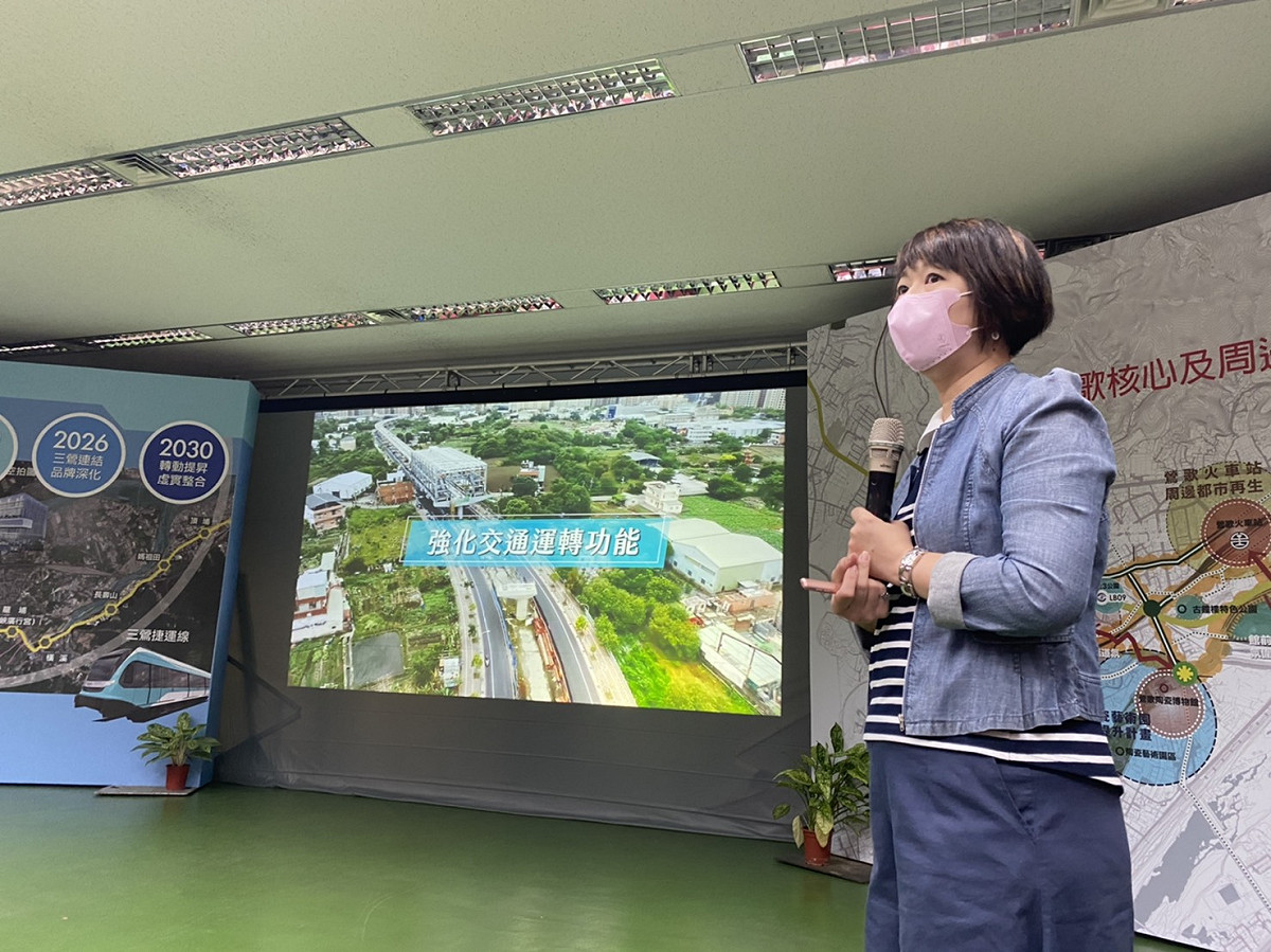 文化局長龔雅雯在行動市政會議做專案簡報。 圖：新北市政府／提供