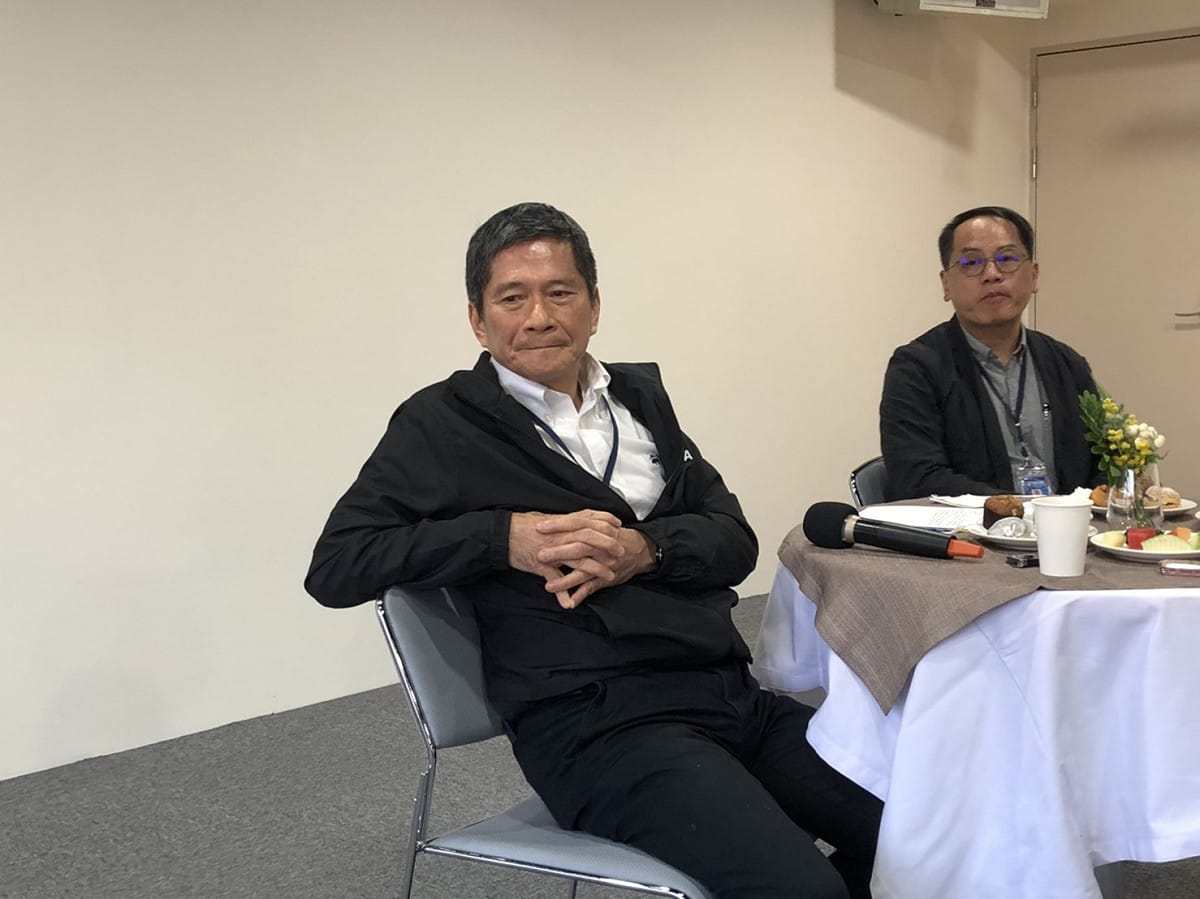 文化部長李永得(左)今日宣布藝FUN券2.0上路辦法。 圖：楊瑾錚/攝