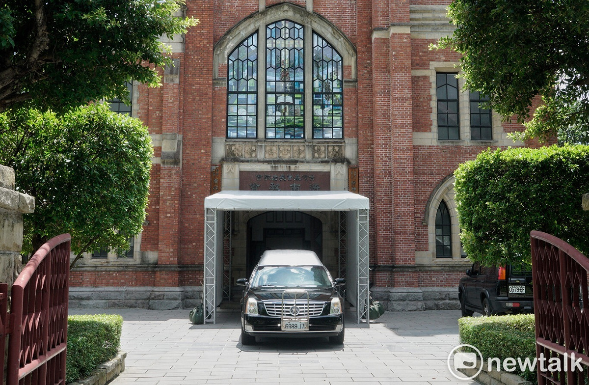李登輝靈車明天將停在濟南教會，進行追思禮拜。 圖：張良一／攝