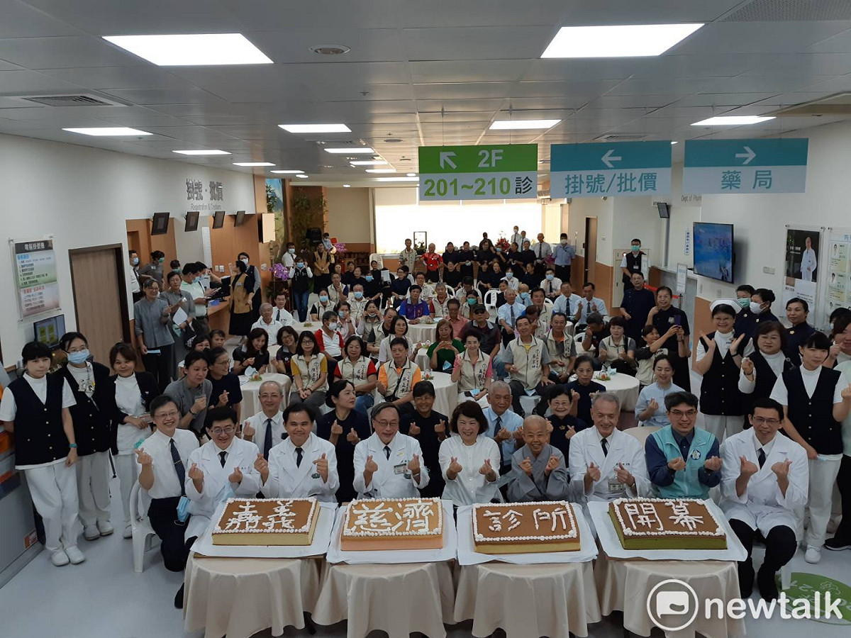 嘉義慈濟診所開幕，市長黃敏惠前往祝賀。 圖：蔡坤龍/攝
