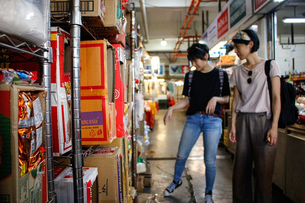 在傳統市場中，採集八里日常的聲音。 圖：十三行博物館／提供