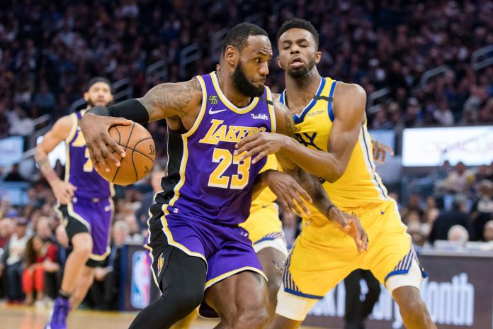 湖人「詹皇」LeBron James大戰勇士前鋒Andrew Wiggins。 圖／美聯社／達志影像