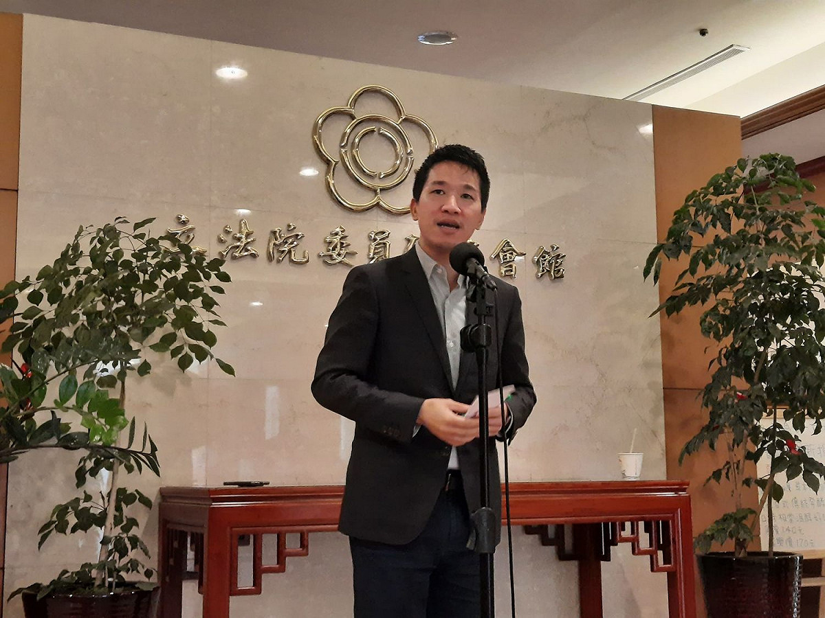 何志偉將兌現發雞排承諾。 圖:陳佩君/攝