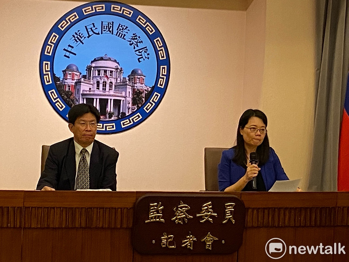 監察院2020年8月14日通過公務員懲戒委員會委員長石木欽彈劾案，提案監委王美玉（右）、高涌誠（左）召開記者會說明。 圖：謝莉慧／攝（資料照片）