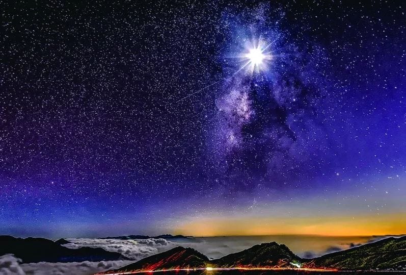 面對一望無際的星空，是否曾疑惑過銀河要怎麼拍才美？ 圖：翻攝自暗空公園網站