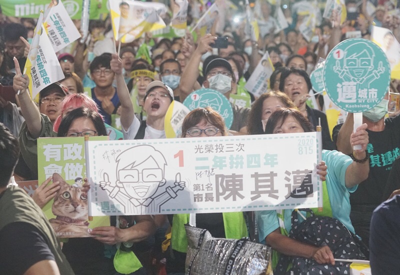 許多年輕人力挺暖男陳其邁 圖:張良一攝