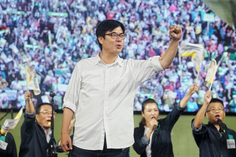 陳其邁在超過10萬支持者高喊「凍蒜」歡呼聲中現身。 圖：張良一/攝影