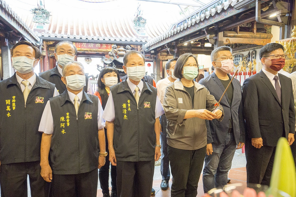 總統蔡英文今天到台中市萬和宮答謝還願。 圖 : 萬和宮/提供