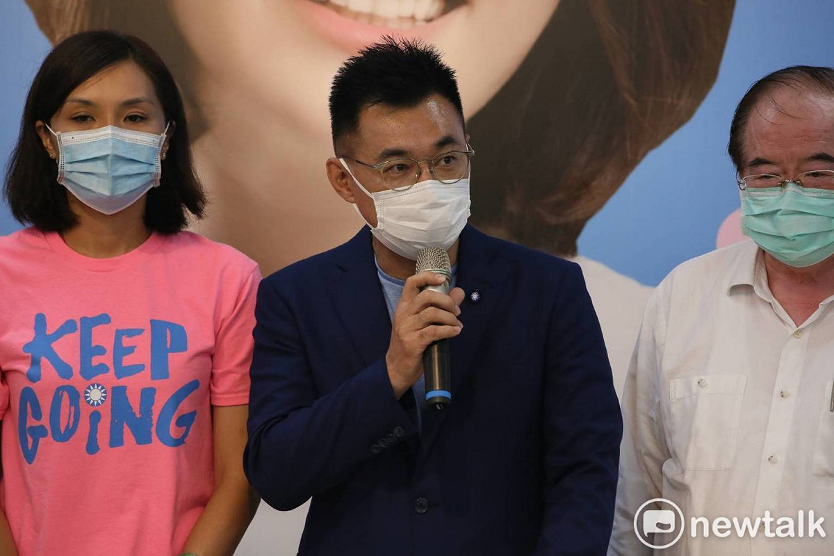 國民黨主席江啟臣率李眉蓁出面發表敗選宣言。 圖：李眉蓁競選總部 / 提供