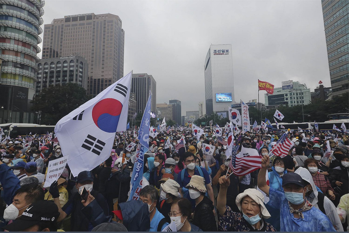 南韓宗教團體號召數萬名信眾走上街頭，令政府當局十分擔憂。 達志影像／美聯社